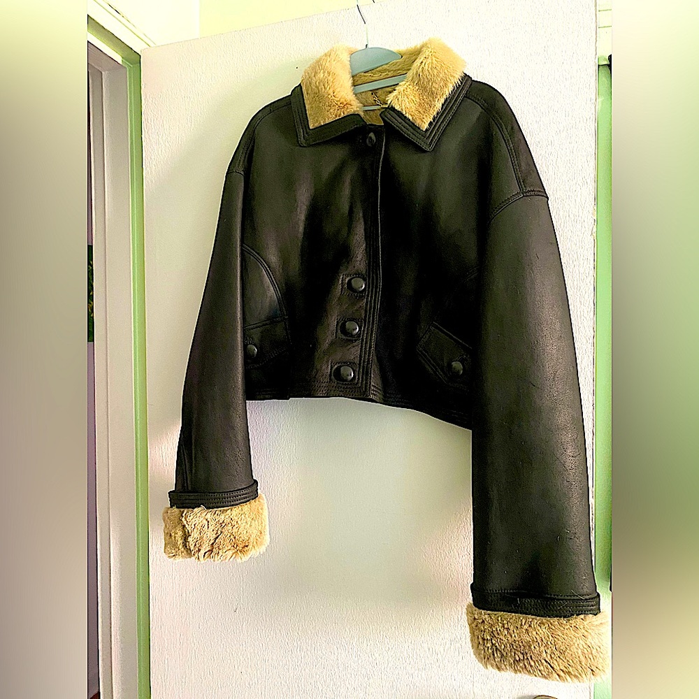 GIANNI VERSACE VERSUS VINTAGE SHEARLING LEATHER SHORT NEW BOMBER JACKET, SIZE 46
